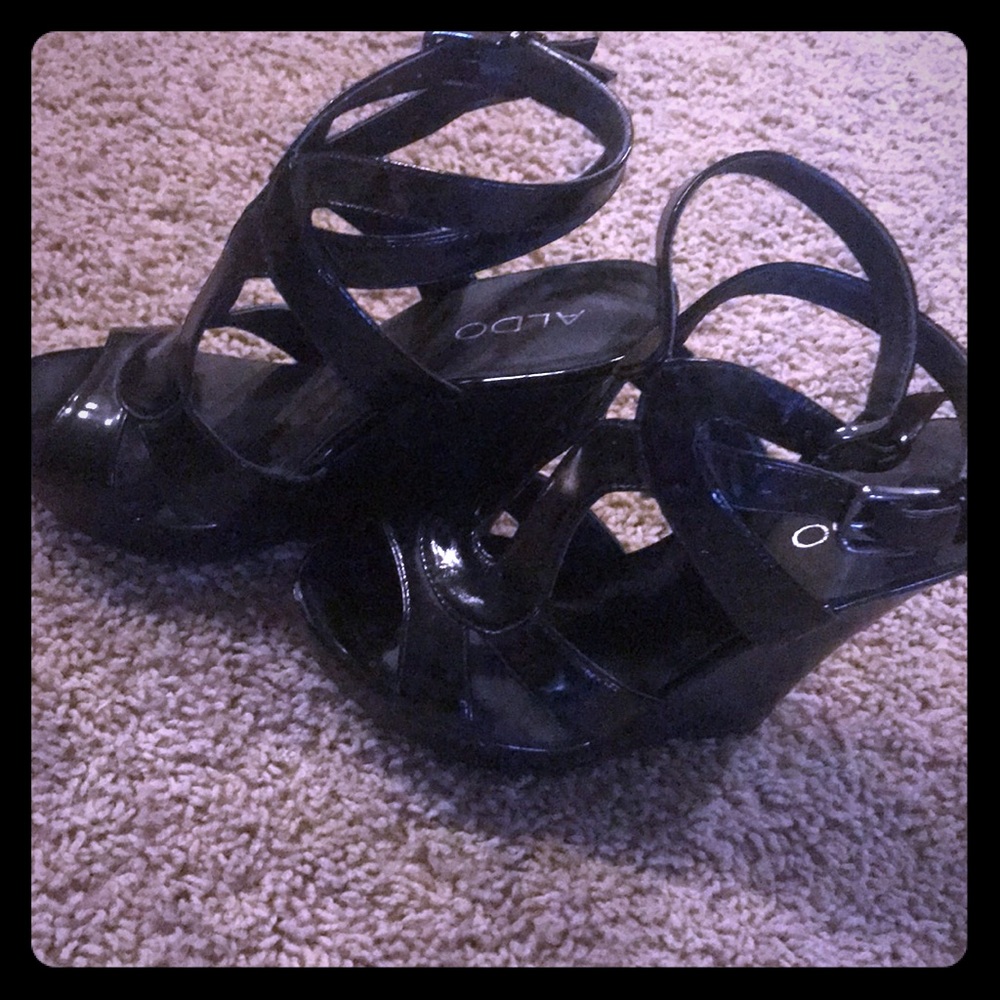 Double buckle patent leather wedges